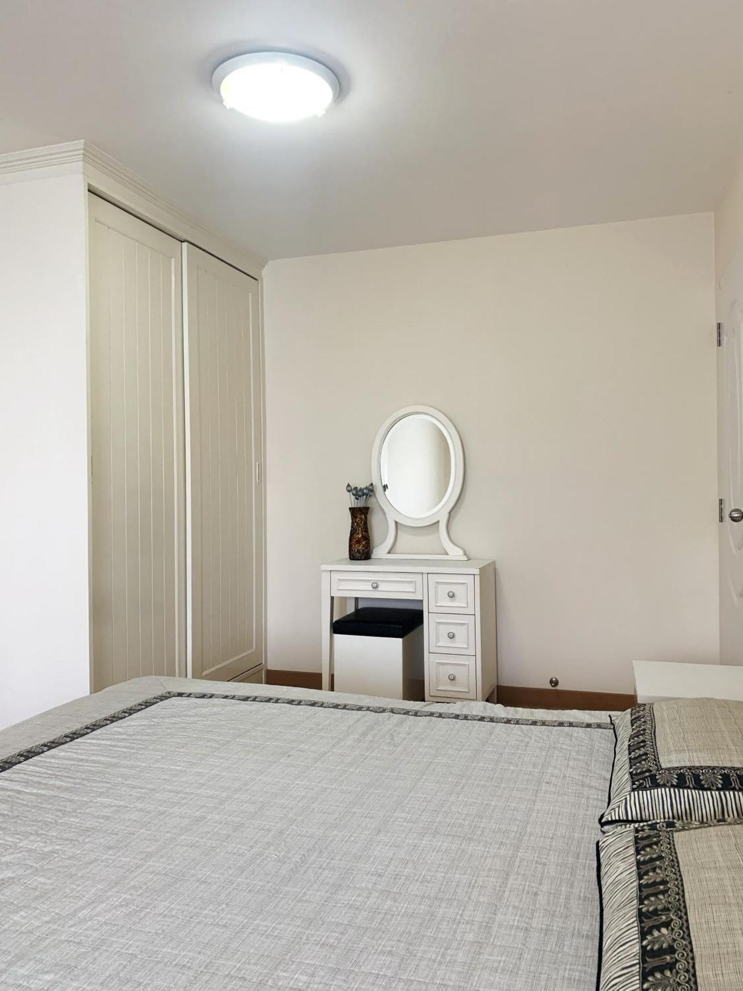 Charming Resident At Ekkamai From Studio Unit Up To 2 Bedroom Apartment Bangkok Habitación foto